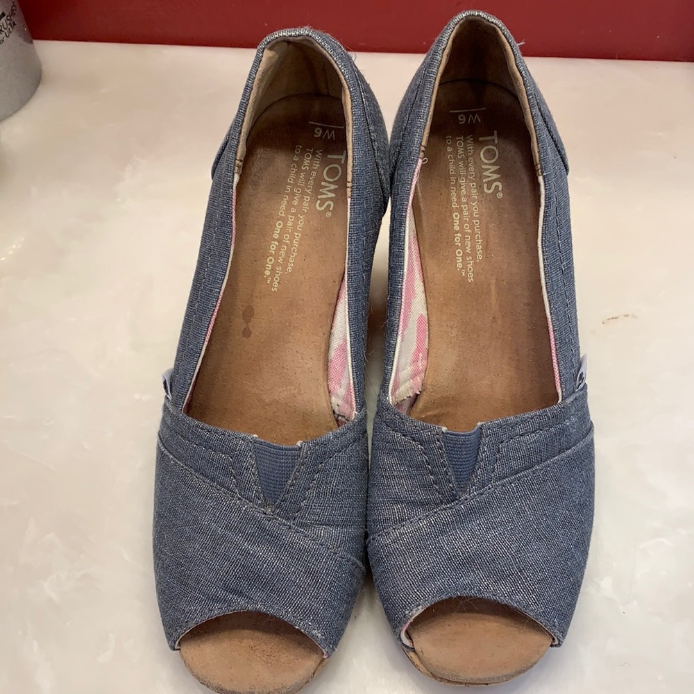 Tom’s Wedges, Size 6